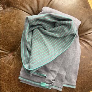 Lululemon reversible infinity scarf